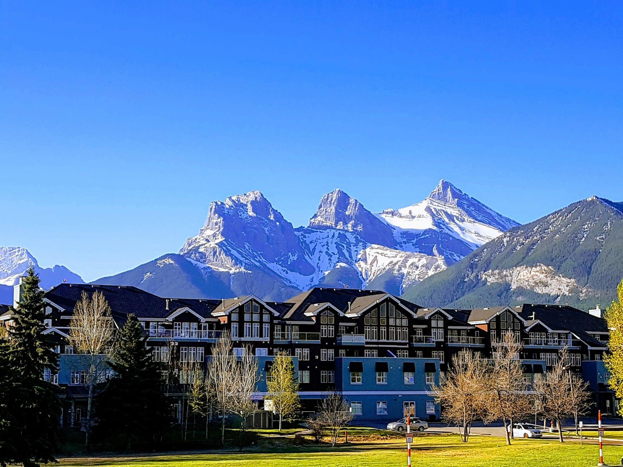 Sunset Mountain Inn Канмор Экстерьер фото