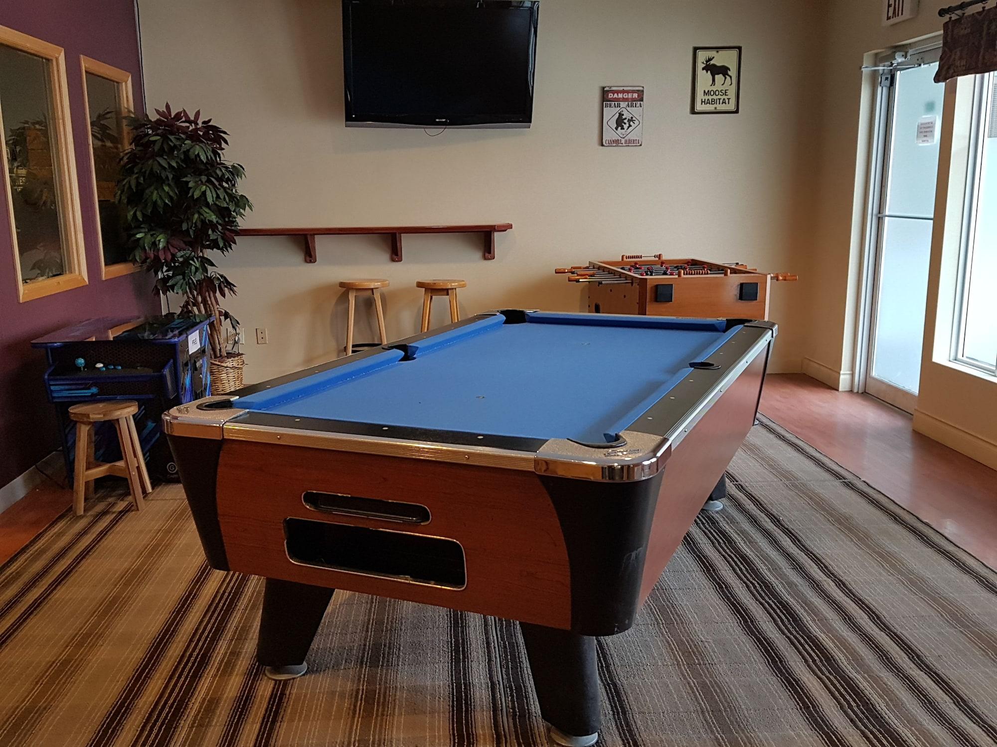 Sunset Mountain Inn Канмор Экстерьер фото