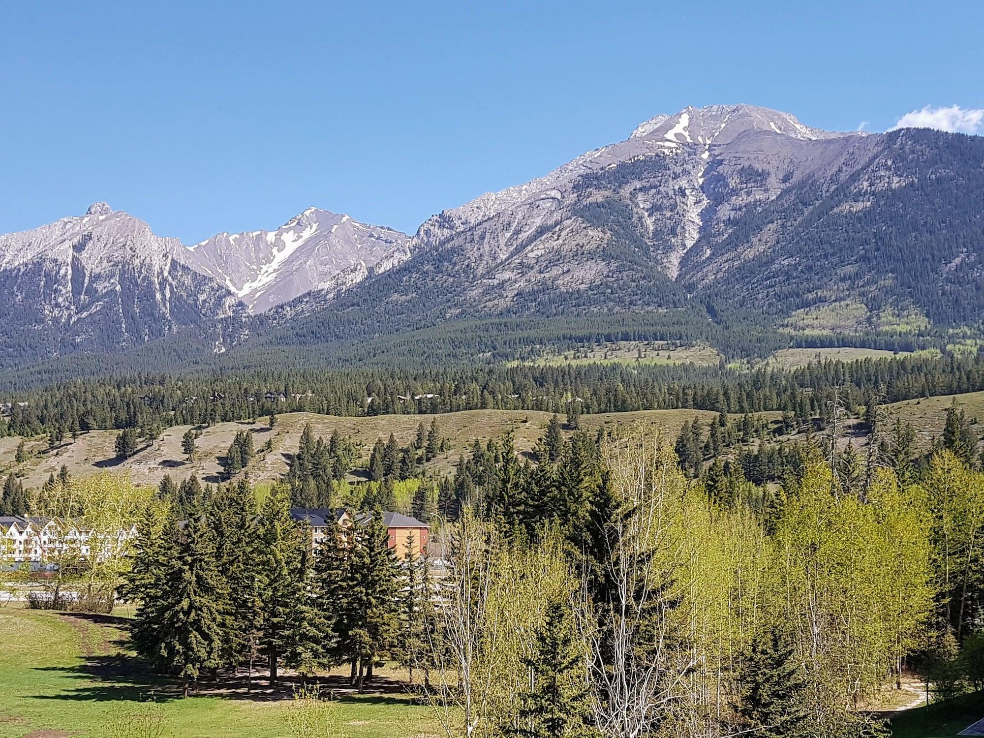 Sunset Mountain Inn Канмор Экстерьер фото