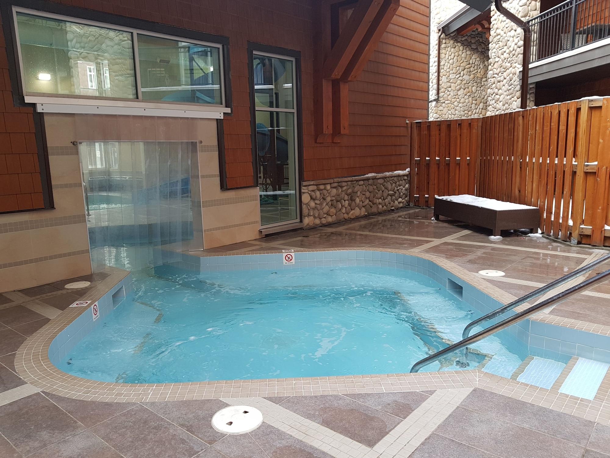 Sunset Mountain Inn Канмор Экстерьер фото