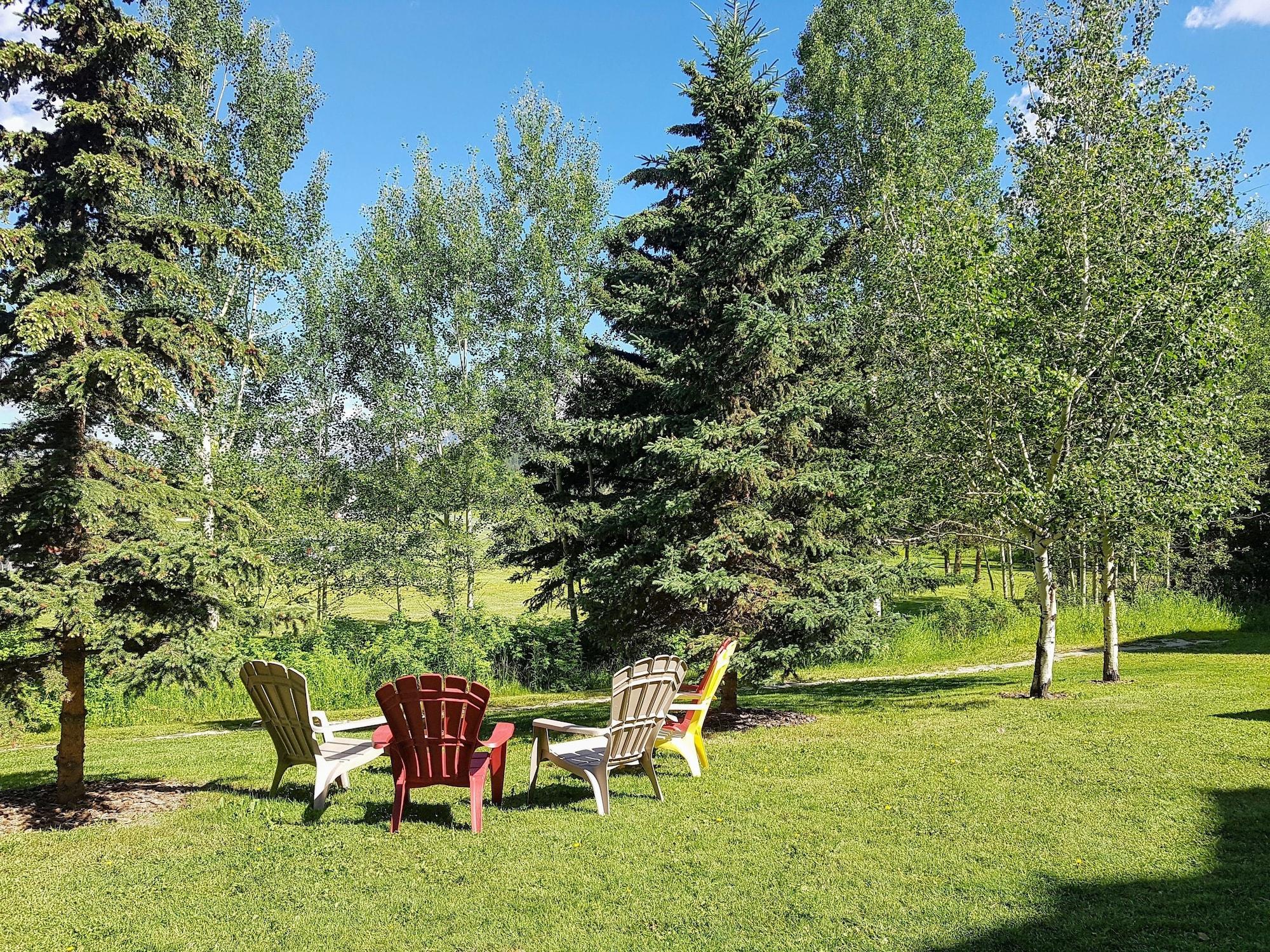 Sunset Mountain Inn Канмор Экстерьер фото