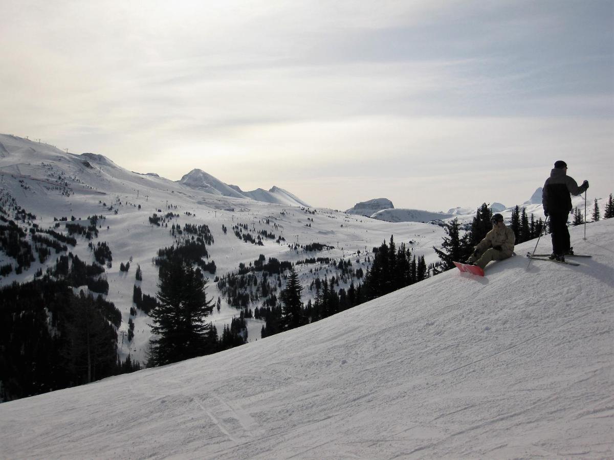 Sunset Mountain Inn Канмор Экстерьер фото
