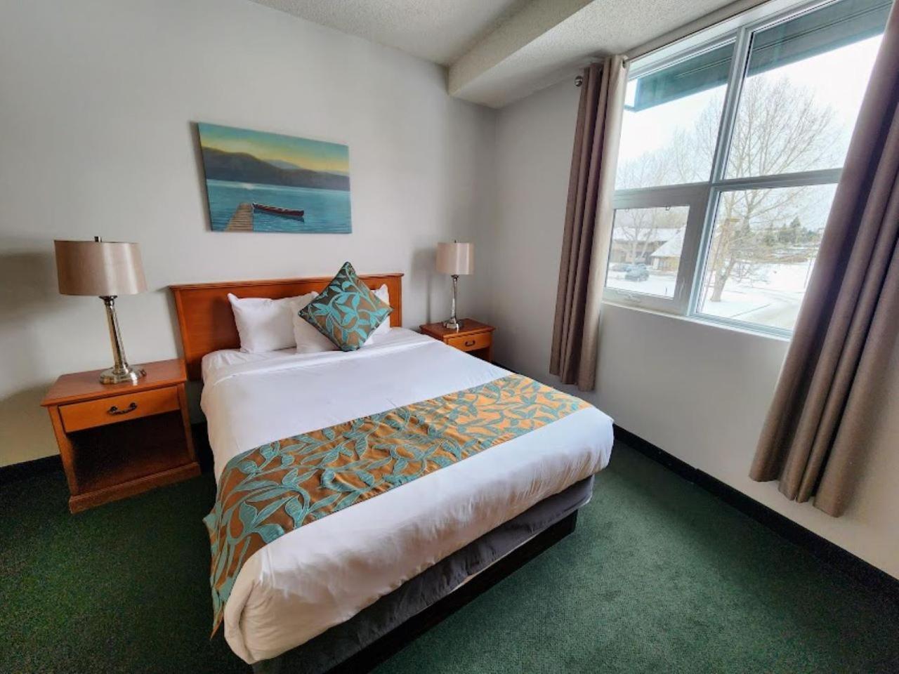 Sunset Mountain Inn Канмор Экстерьер фото