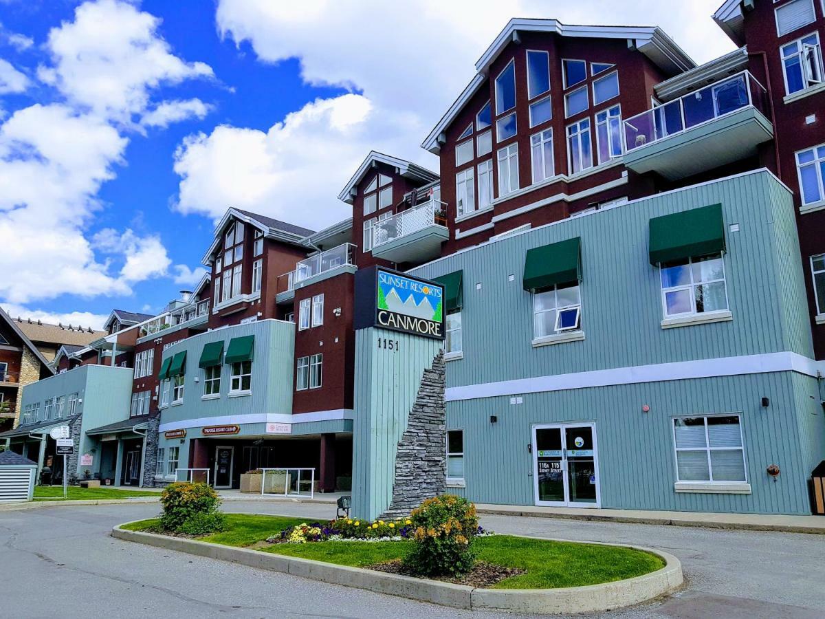 Sunset Mountain Inn Канмор Экстерьер фото